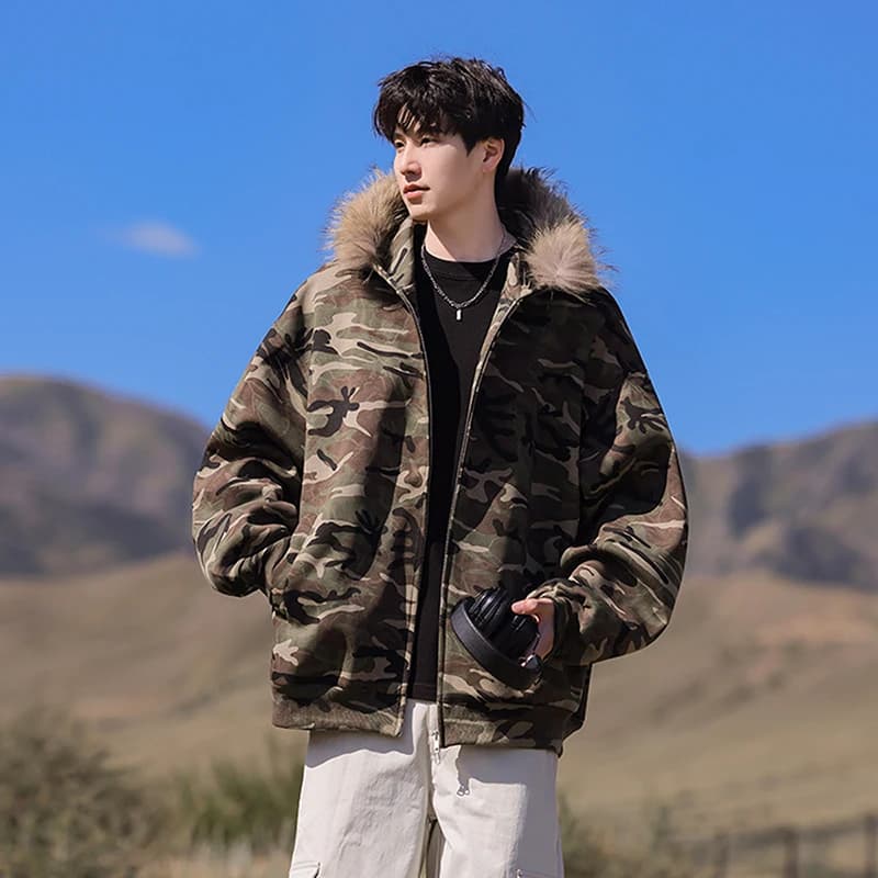 Giacca da corsa sportiva casual all'aperto Stile coppia Felpa con cappuccio mimetica alla moda Collo in pelliccia Giacca con cappuccio da uomo Felpa con cappuccio di marca alla moda