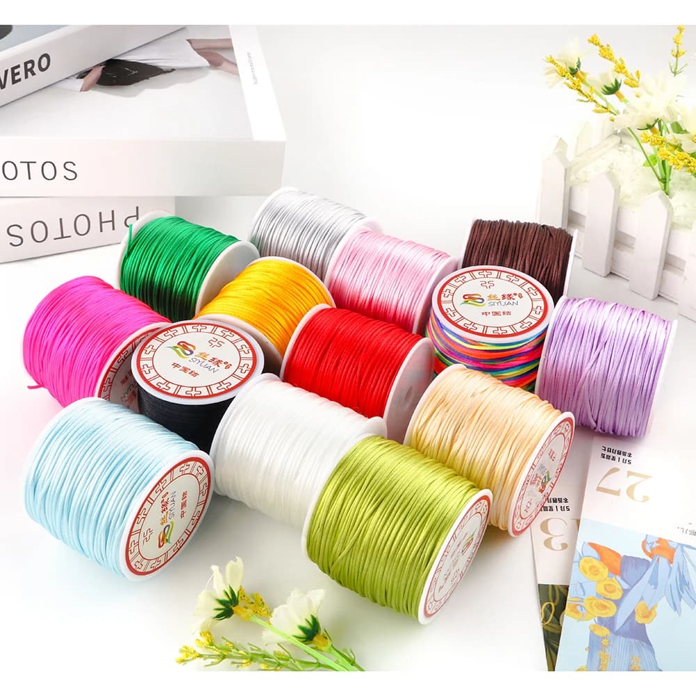 1Pc 1.5mm 55 Metri/Rotolo Cavo di Nylon Filo Nodo Cinese Macrame Cavo Braccialetto Intrecciato Stringa FAI DA TE Nappe Che Borda Shamballa corda