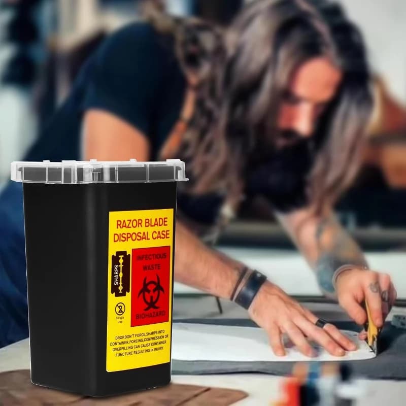 Contenitore Nero in Plastica per Oggetti Punturanti e Aghi da Tatuaggio, con Coperchio, per lo Smaltimento Sicuro degli Aghi