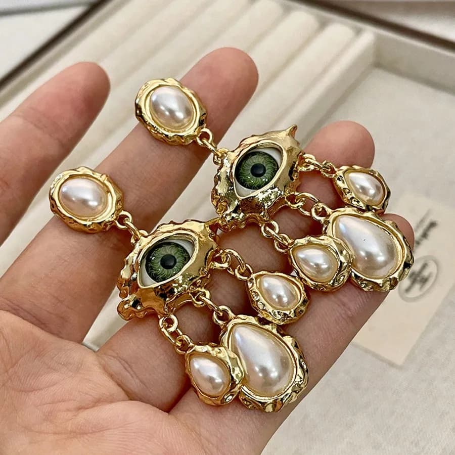 Orecchini Pendenti a Goccia con Perle Finte Grandi e Nappine, Stile Vintage Francese, Design Unico ed Esagerato