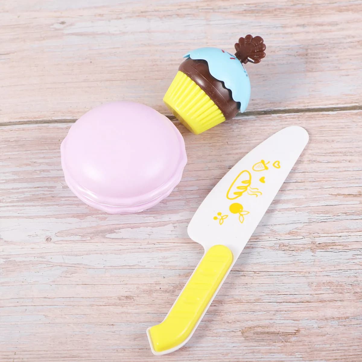 Set of 17 Pieces of Cooking Toys: Ice Cream, Cakes, Donuts and Plastic Biscuits with Educational Tagliere to Play Cut Desserts