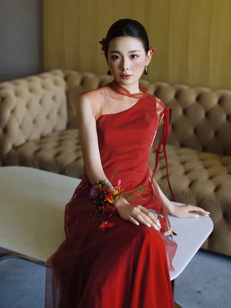 Abito da Sposa Rosso Nuovo Stile Cinese, Abito da Sposa per Banchetto Nuziale, Velo Lungo da Esterno per l'Ingresso, Abito da Sera Lungo