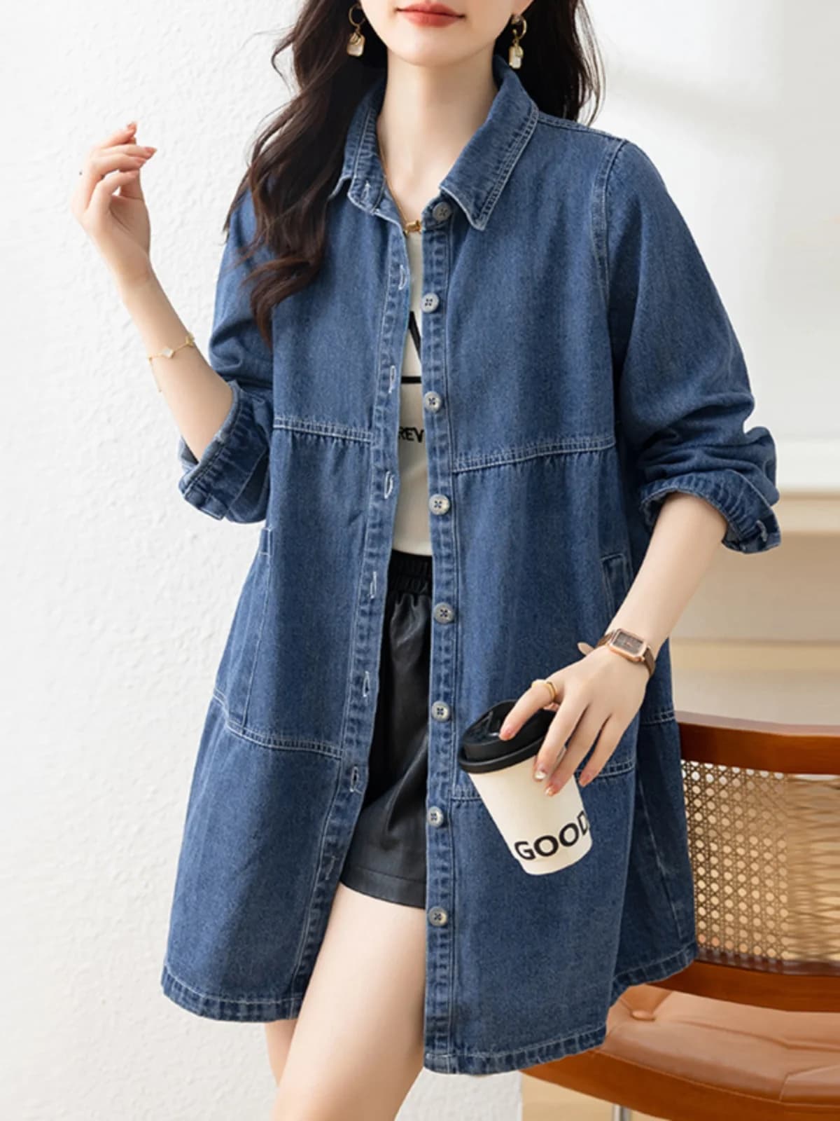Giacca di Jeans Elegante a Maniche Lunghe da Donna, Nuova Collezione Primavera-Autunno, Stile Raffinato, 100% Cotone, Chiusura con Bottoni sul Colletto