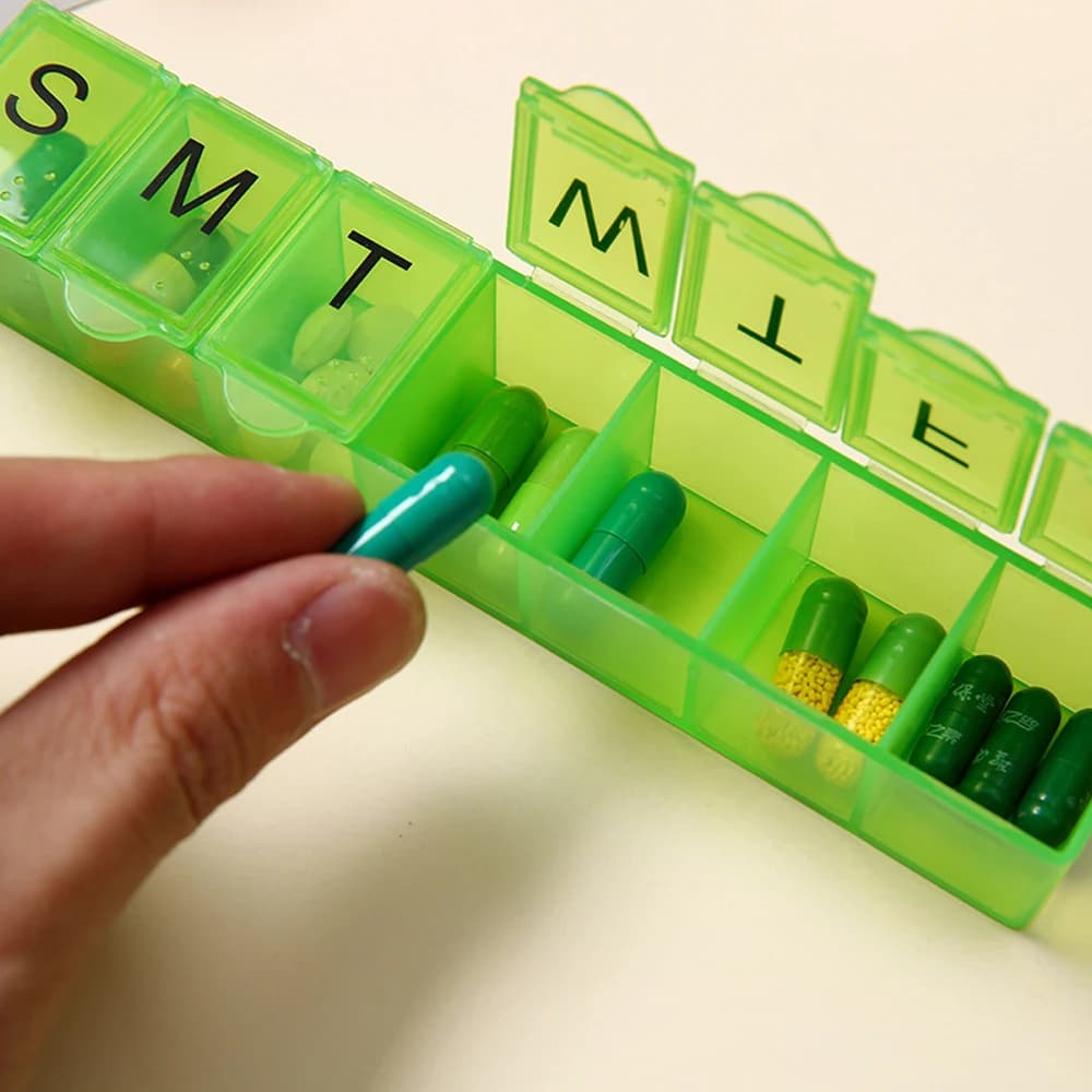 Weekly organizer of pills with design pills with effortless opening, portable pill holder for vitamins, supplements and medications