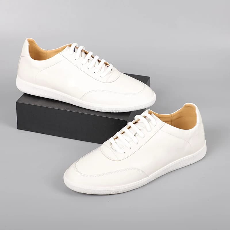 Scarpe casual stringate da uomo bianche in vera pelle realizzate a mano con fodera in pelle di maiale e suola in gomma