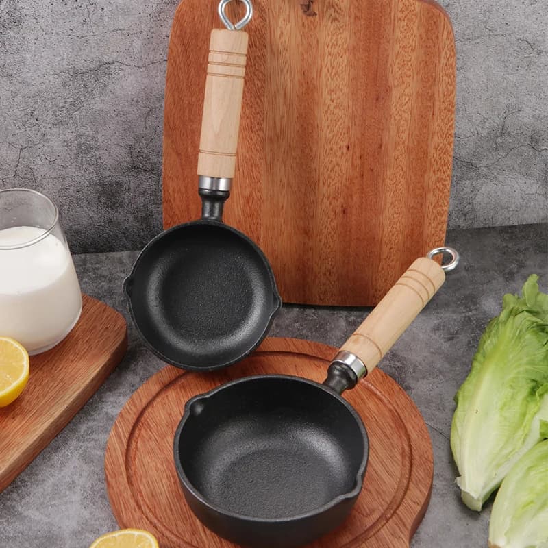 1PC 12CM Ghisa Mini Uovo Padella Con Beccuccio Antiaderente Padella Per Il Latte Burro Melting Pot Stufa A Gas Fornello A Induzione Universale