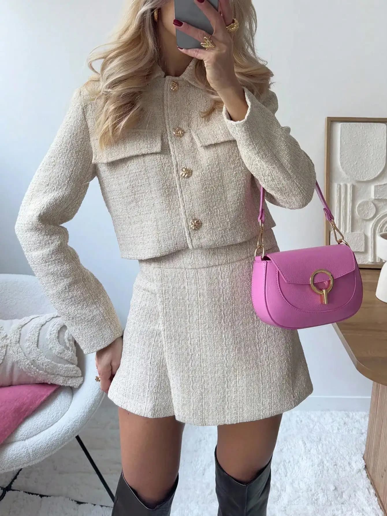 Complete two pieces in beige tweed: short jacket with golden buttons and trapeze skirt