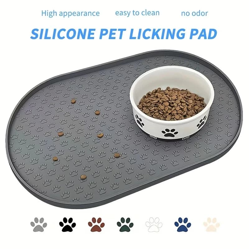 1 piece, available in 6 colors. Silicone pet mat, oval-shaped, for dogs' meals. Easy to clean, ideal for feeding.