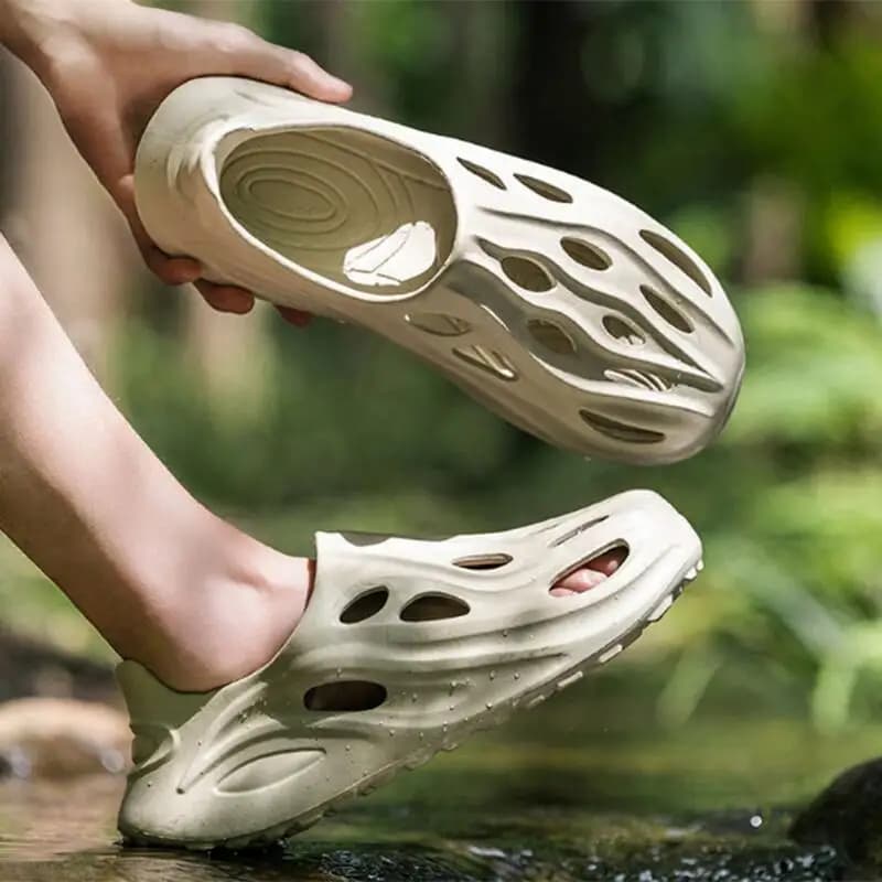 Soft Exterior slippers with Men's Thick Anti-Slip Bottom, Summer 2026, Breathable, Excavated Hole, Waterproof EVA, Water Shoes Sneaker