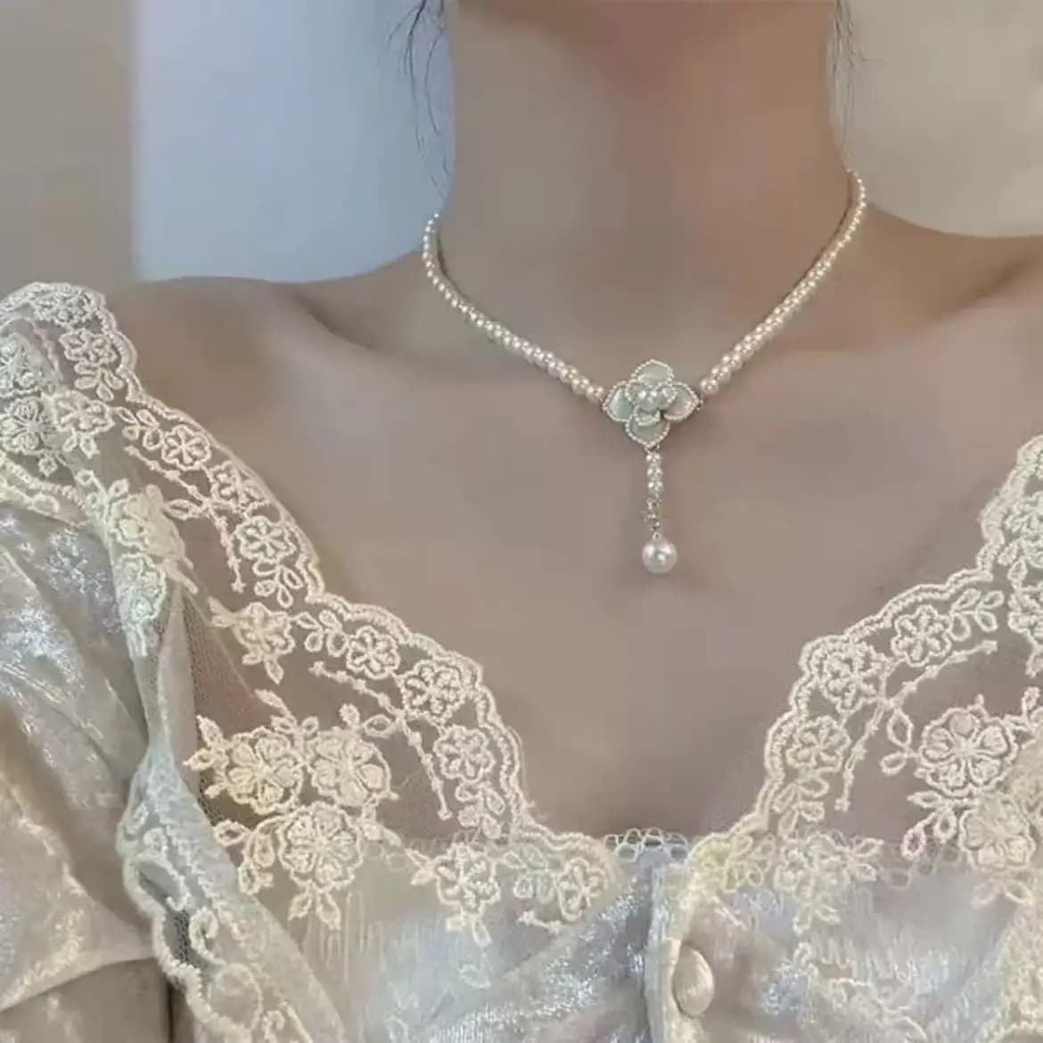 French Vintage Pearl Necklace Elegant Camellia Petal Clavicle Chain Bridal Neck Chain Three-Piece Set for Wedding Dresses & Evening Gowns
