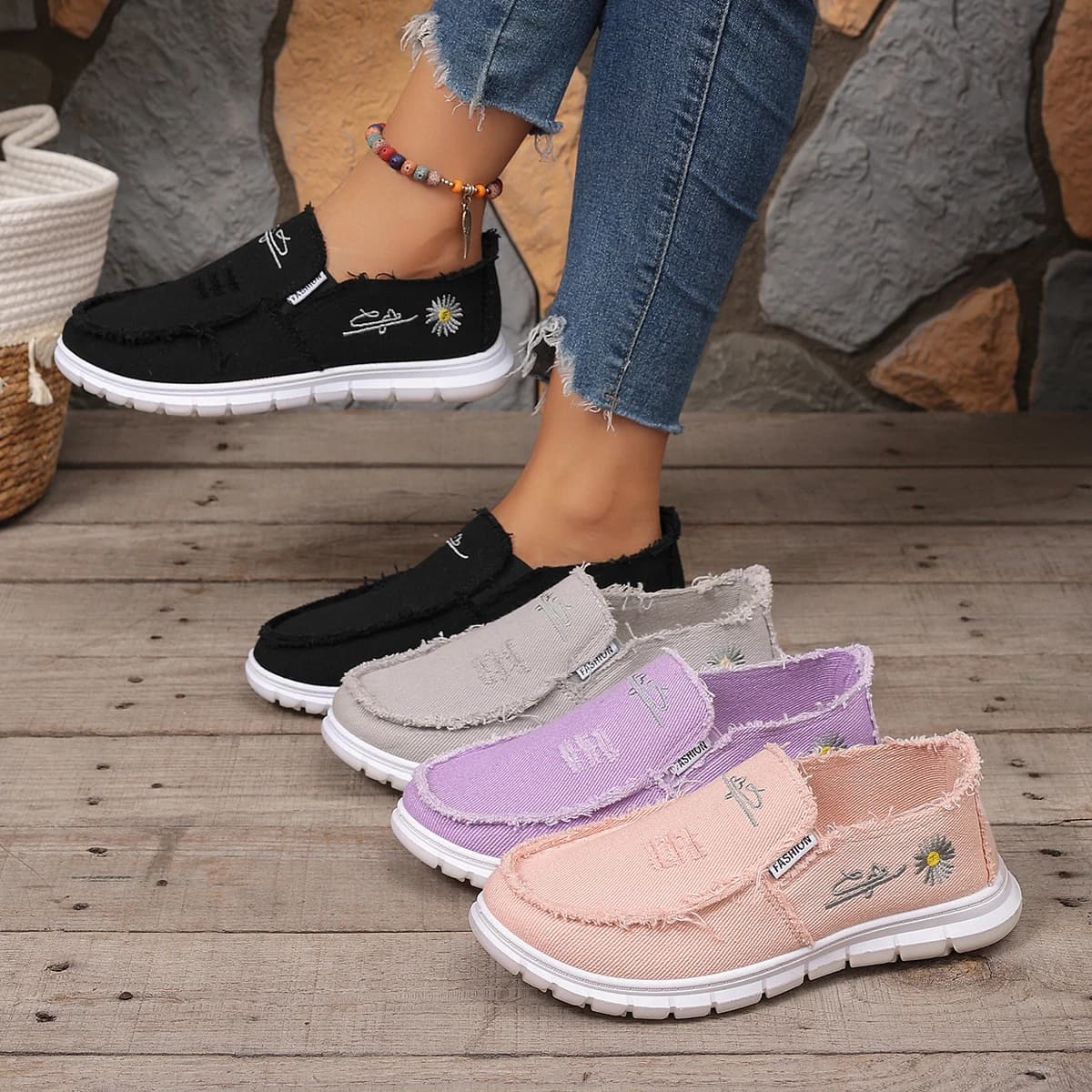 Spring/Autumn Women's Embroidered Slip-On Canvas Shoes Fashion Casual Loafers Comfortable Lightweight Walking Shoes Daily Wear