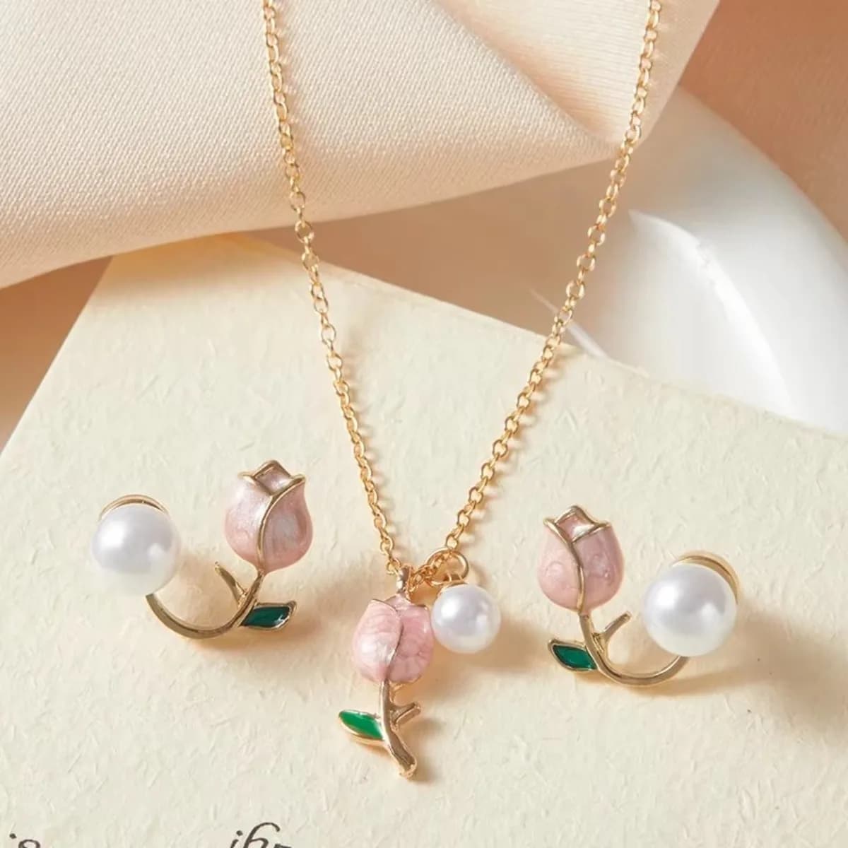 Orecchini con collana a tulipano alla moda alla moda Set da donna Temperamento Festa Dolce Gioielli semplici Accessori a forma di fiore Regali esperti