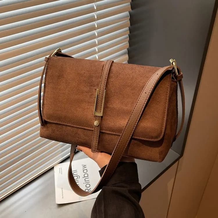 Borsa porta pannolini resistente con cuciture rinforzate e base robusta per un uso prolungato e frequente da parte di genitori impegnati