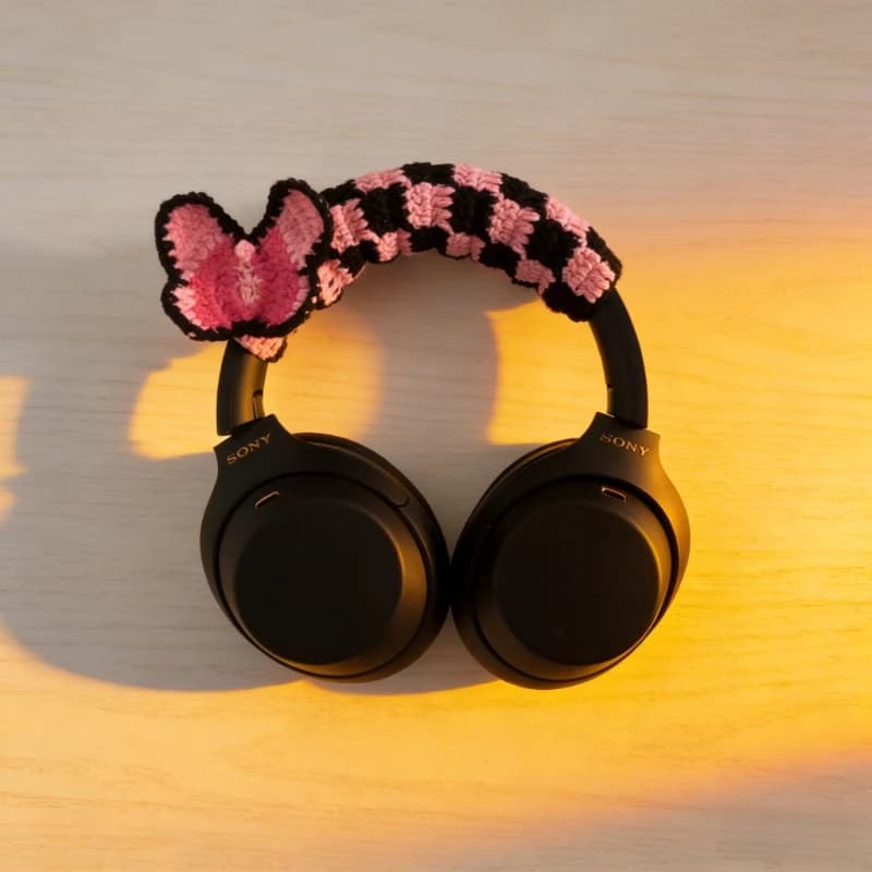 Copertura Protettiva per Cuffie Lavorata a Mano all'Uncinetto per Sony XM4/XM5, Design Personalizzato a Griglia a Scacchi con Farfalla