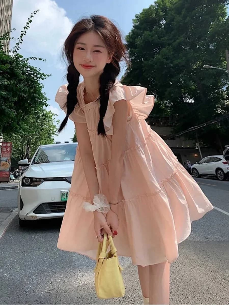 Abito Rosa con Maniche Volanti, Nuova Collezione Estiva 2024 da Donna, Stile Dolce Primo Amore, Gonna a Bambola, Stile Delicato, Vita Morbida, Gonna a Trapezio