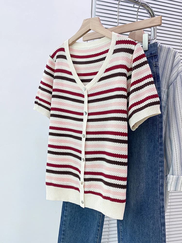 2024 estate nuovo maglione a maniche corte maglietta lavorata a maglia da donna con scollo a v in rilievo moda Versatile uncinetto fiore maglieria top