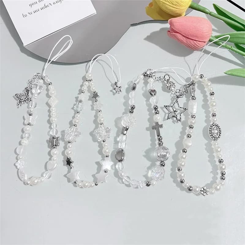 Ciondolo coreano con perline a forma di stella, fiore bianco e farfalla, cinturino per telefono, accessorio universale per iPhone e Samsung, catena con cordino.
