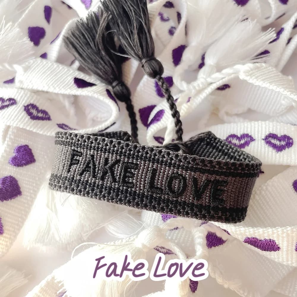 Braccialetti intrecciati da concerto con cuori viola, scritte SPRING DAY, BOY WITH LUV. Regalo di gioielli per te e i tuoi cari