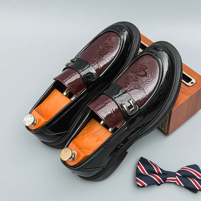 Mocassini con giunture alla moda Scarpe da uomo con punta tonda Business Casual Scarpe formali in pelle Stile classico versatile