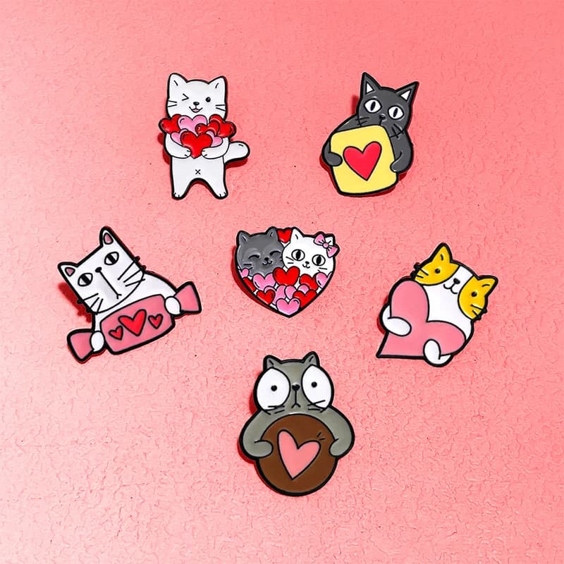 AniPins Simpatiche Spille a Forma di Gatto con Cuore, 6 Design, in Metallo Smaltato, a Tema Gattini Dolci, per Zaini, Vestiti, Regali per Amici e Innamorati