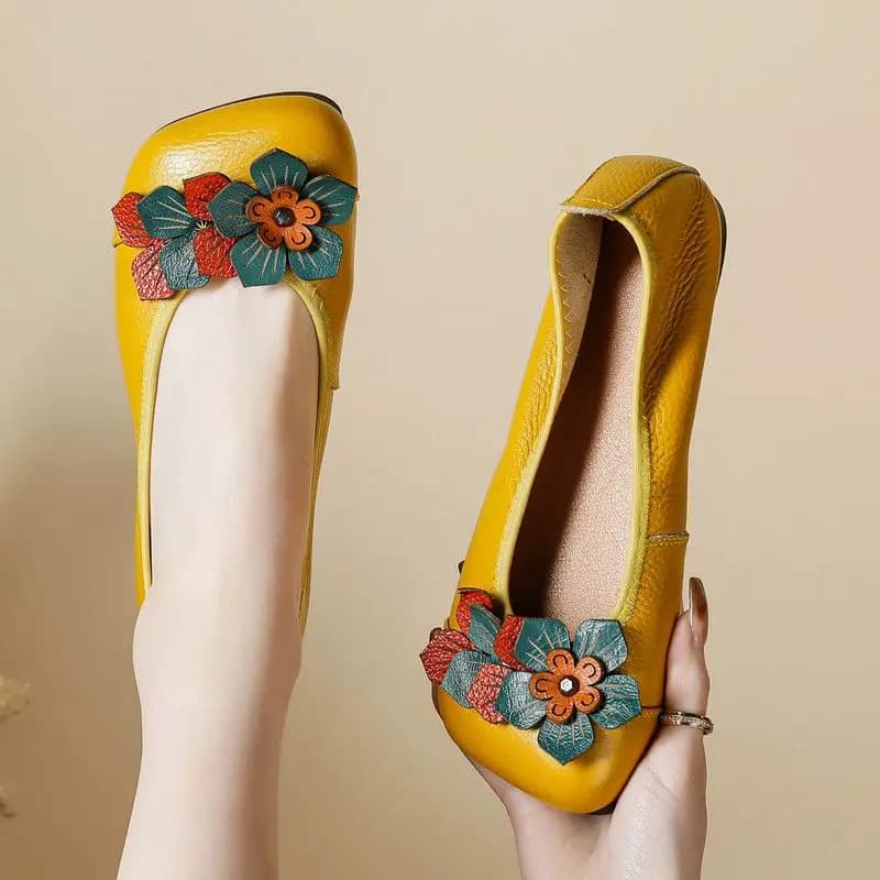 Mocassini gialli di marca di lusso Donna Scarpe floreali etniche Donna Mamma Comfort Mocassini in pelle Geunine Mocassini morbidi antiscivolo in pelle di vacchetta