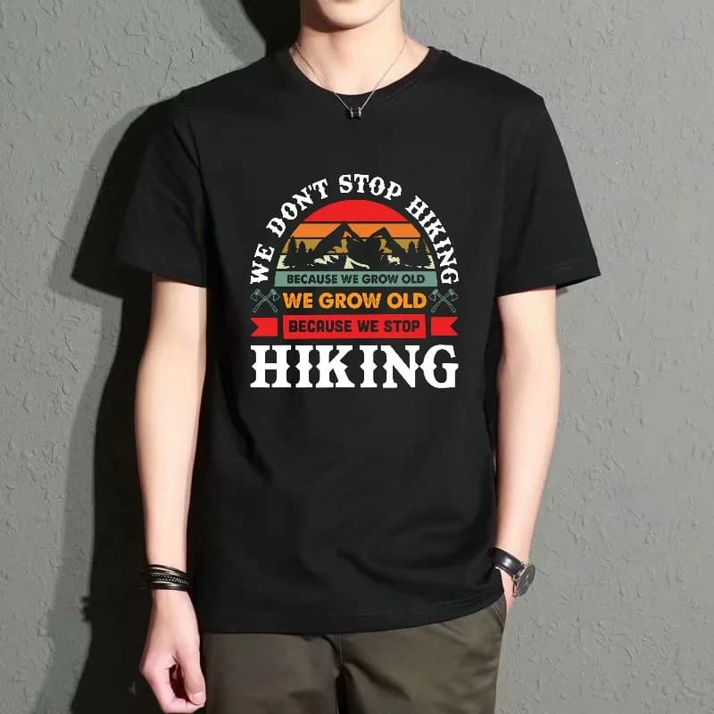 Men's Black Round-Neck Short-Sleeved T-Shirt, Retro Mountaineering Theme Print Loose Top, Casual Street Style Versatile Style, Breathable and Comfortable, Suitable for Daily Outings and Sports