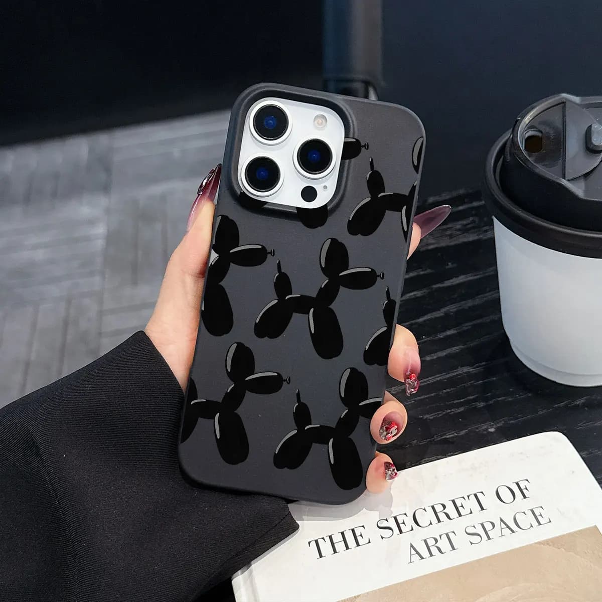 Custodia Morbida in Silicone Opaco di Lusso Vline per iPhone 17 16 15 14 Plus 13 Pro Max, Cover Nera Solida con Stampa Balloon Pup Parade
