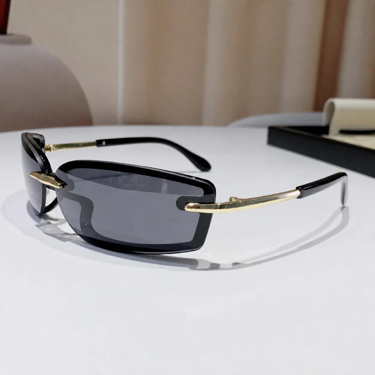 KLASSNUM Occhiali da Sole Y2K con Lenti Avvolgenti Colorate, Protezione UV400, Unisex, Tendenza 2026, Nuovi Occhiali da Sole di Design