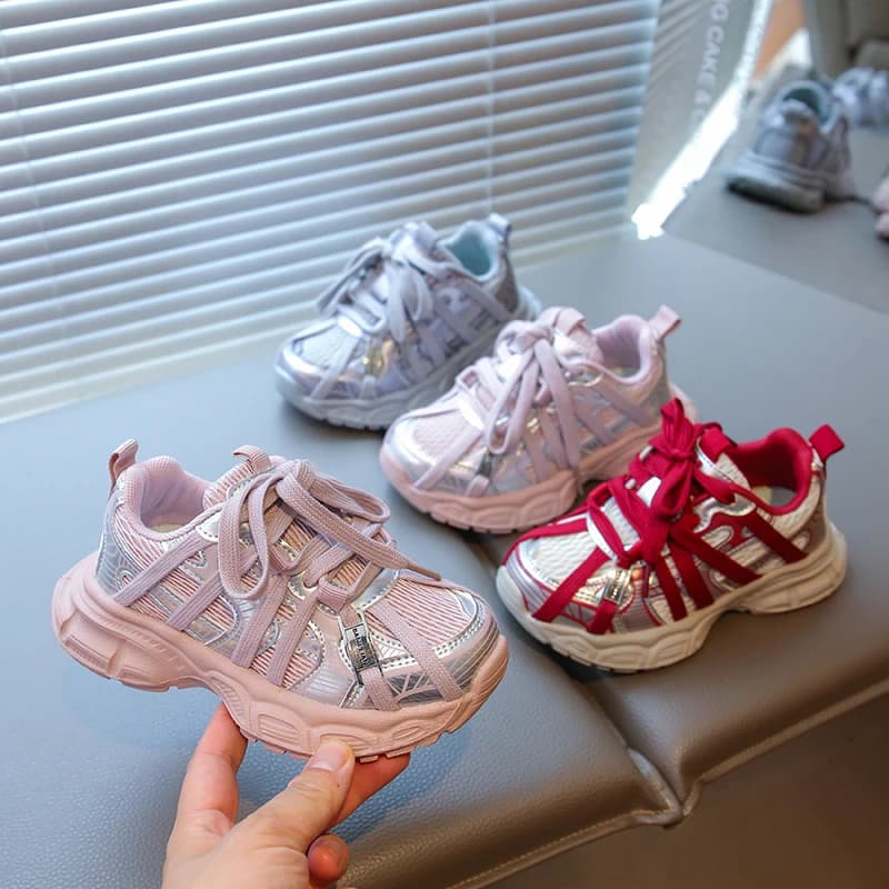 Scarpe da ginnastica per ragazzi e ragazze 2025 Nuove scarpe da ginnastica da corsa robuste per bambini autunnali Suola morbida Comfort per tutto il giorno Scarpe da scuola versatili