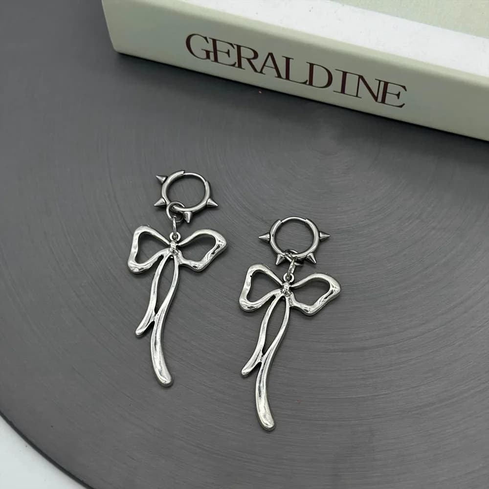Punk Retro Rivet Hoop Bowknot Dangle Earrings for Women Goth Grunge Aesthetic Earrings for Egirl Emo Style Jewelry