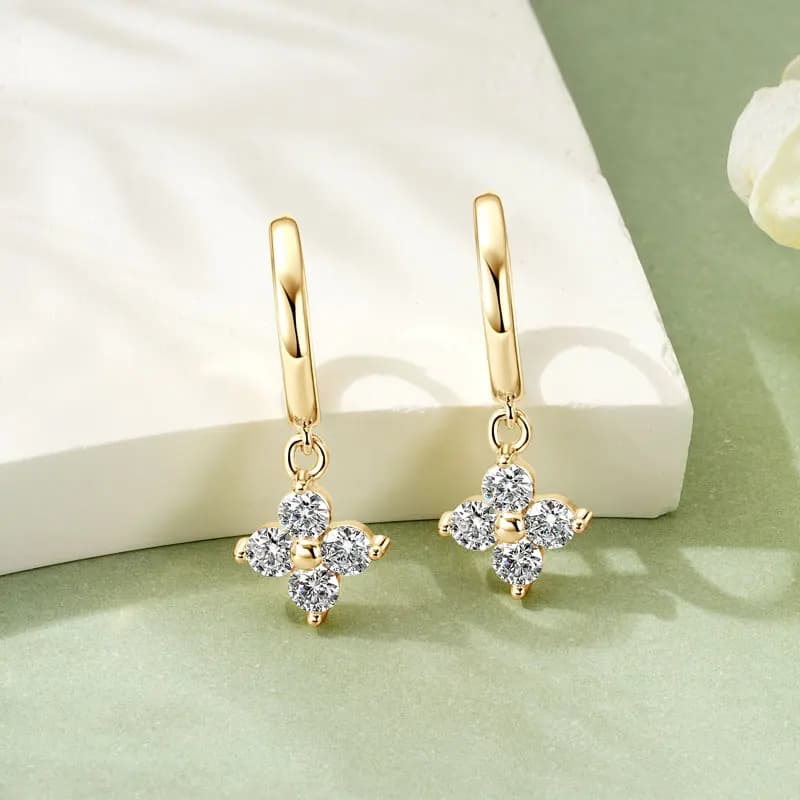 Ehhai Certificato 3mm Rotondo Moissanite Quadrifoglio Orecchini a cerchio per le donne S925 Sterling Silver Gioielleria raffinata Regali Pendientes