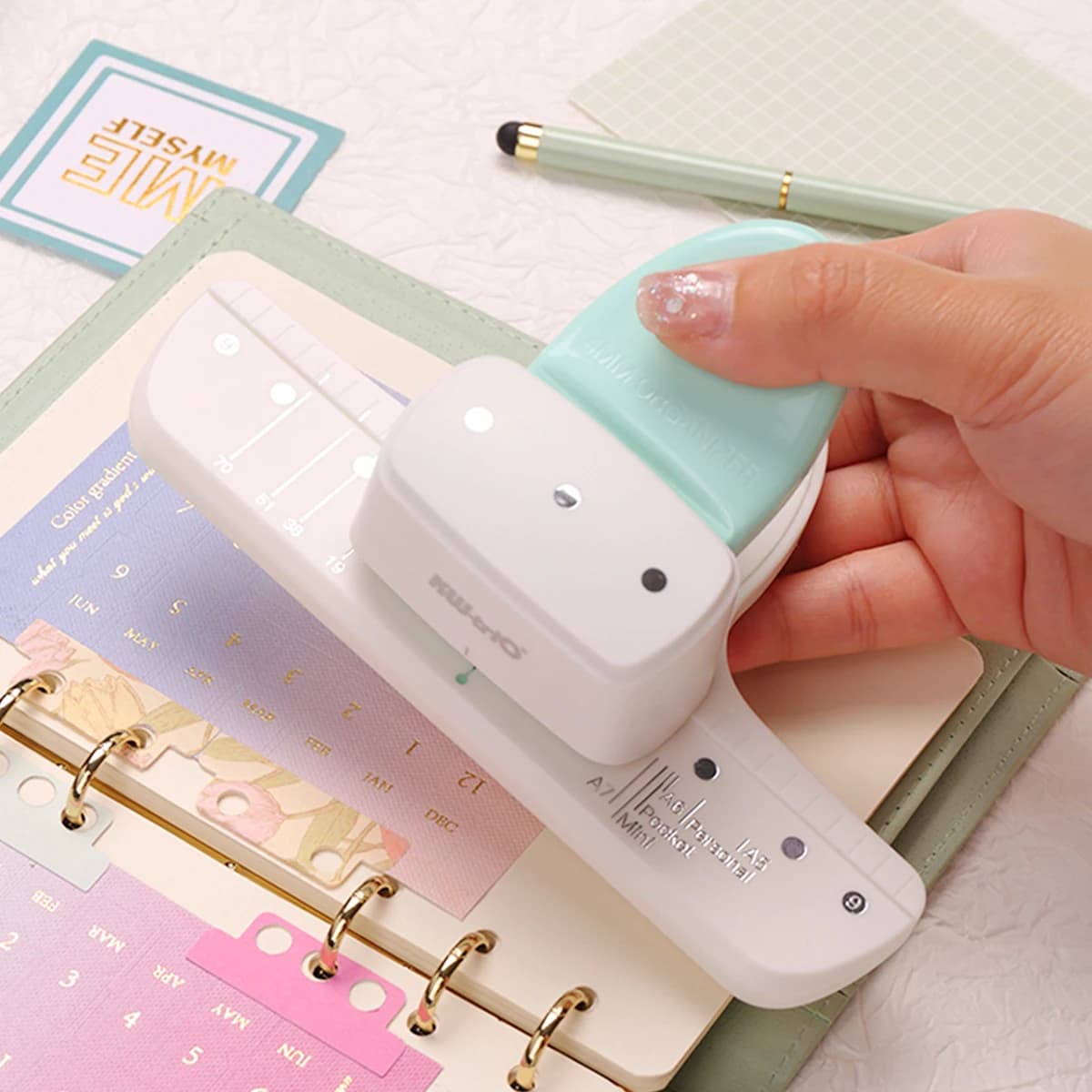 1PC 3 Fori Perforatrice di Carta Sciolto Foglia Perforatrice Pianificatore Quotidiano Regolabile per A5 A6 A7 Formato 8 Copriletto Capacità Notebook Scrapbooking
