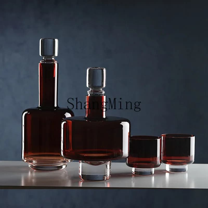 Set di decanter per whisky in vetro di alta gamma, moderno, semplice, dall'aspetto elegante e raffinato.