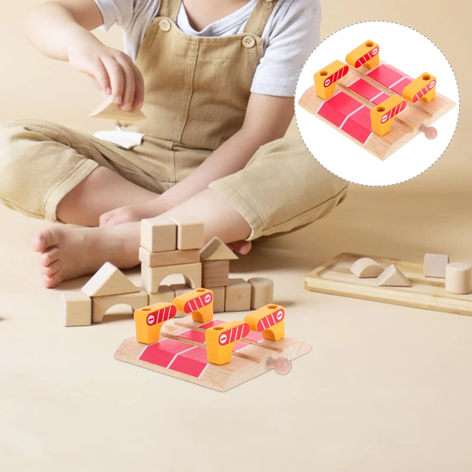 Pista Ferroviaria in Legno con Blocco Stradale, Piattaforma e Accessori per Trenini - Sistema Ferroviario Educativo per il Gioco dei Bambini
