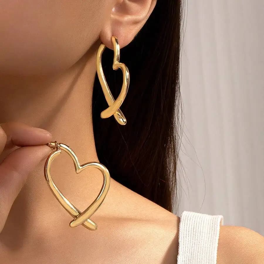 Fashionable Minimalist Heart Hoop Earrings Gold Tone Pair