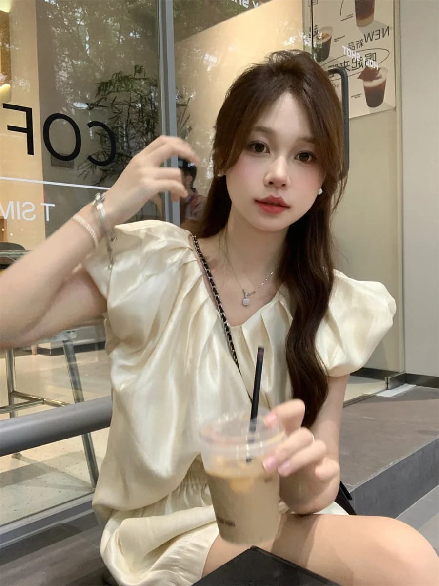 Kumikumi Women's V-neck Pleated Short-sleeved Shirt High-waist Shorts Casual Summer Fashion Set Slimming Effect Two-piece Suit