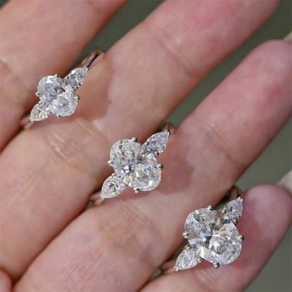 Anello con diamante in platino PT950 con diamante ovale a tre pietre a forma di pera 3CT coltivato in laboratorio, anello nuziale in oro 14 carati, gioielli di fascia alta Cus
