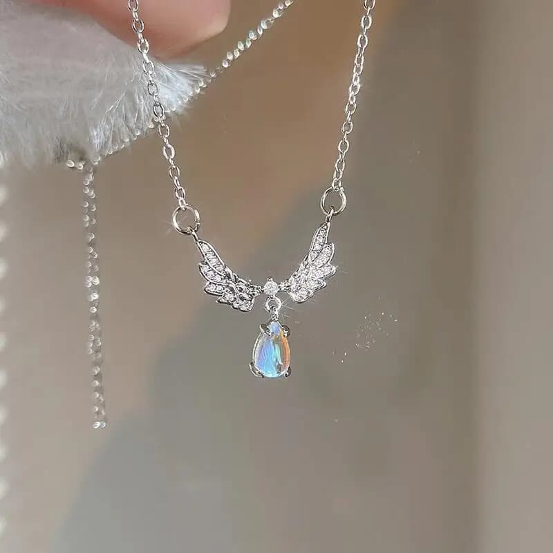 Collana in Acciaio al Titanio con Pietra Lunare a Goccia e Ali d'Angelo, Elegante e alla Moda per Donne - Choker Minimalista di Lusso Leggero