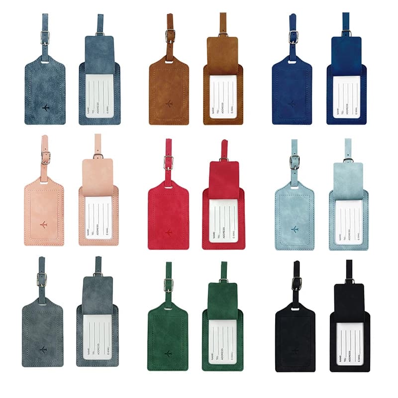 Travel Essentials: porta passaporto con blocco RFID + set di etichette per bagagli in pelle