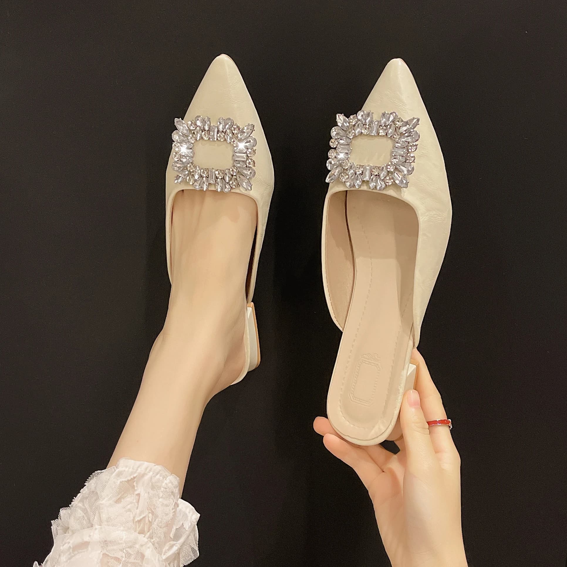 Nuova Scarpa Mule da Donna Primaverile ed Estiva con Punta Affusolata e Tacco Basso, Versatile per Esterni
