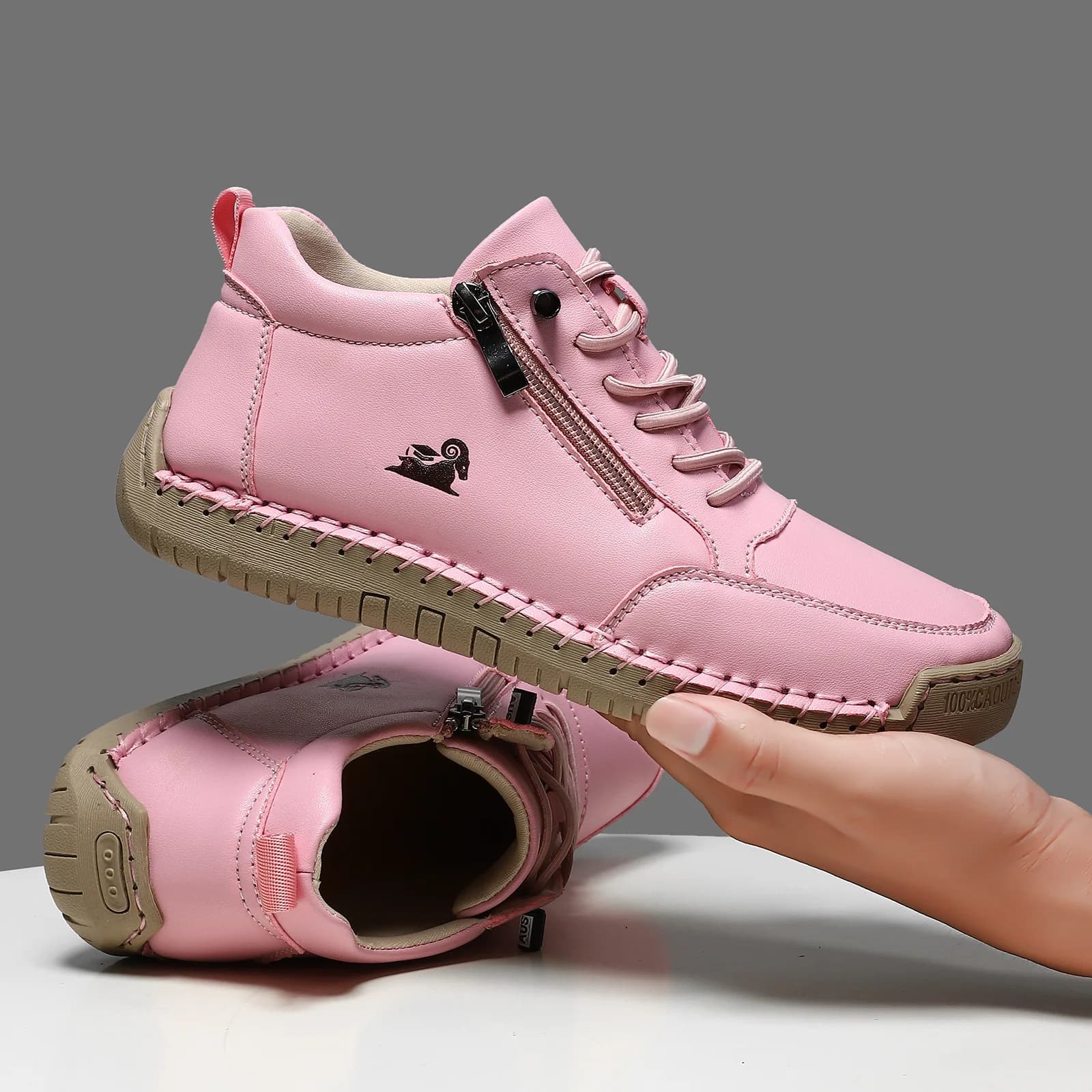 New women's sports shoes 2025 outdoor hiking flat bottom breathable comfortable guide shoes casual fashionable breathable sneaker