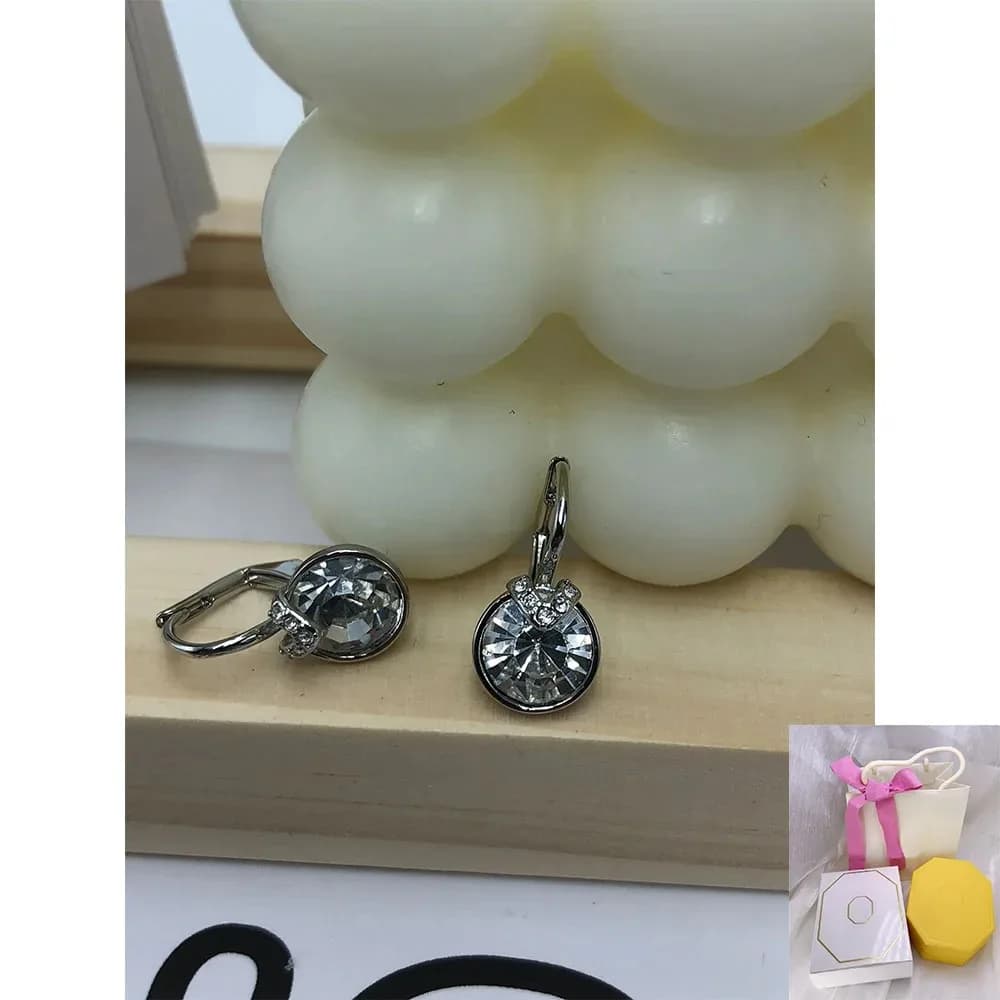 2024 New Fashionable White Freshwater Drop Shaped Earrings, Round Cut, Party Gift
