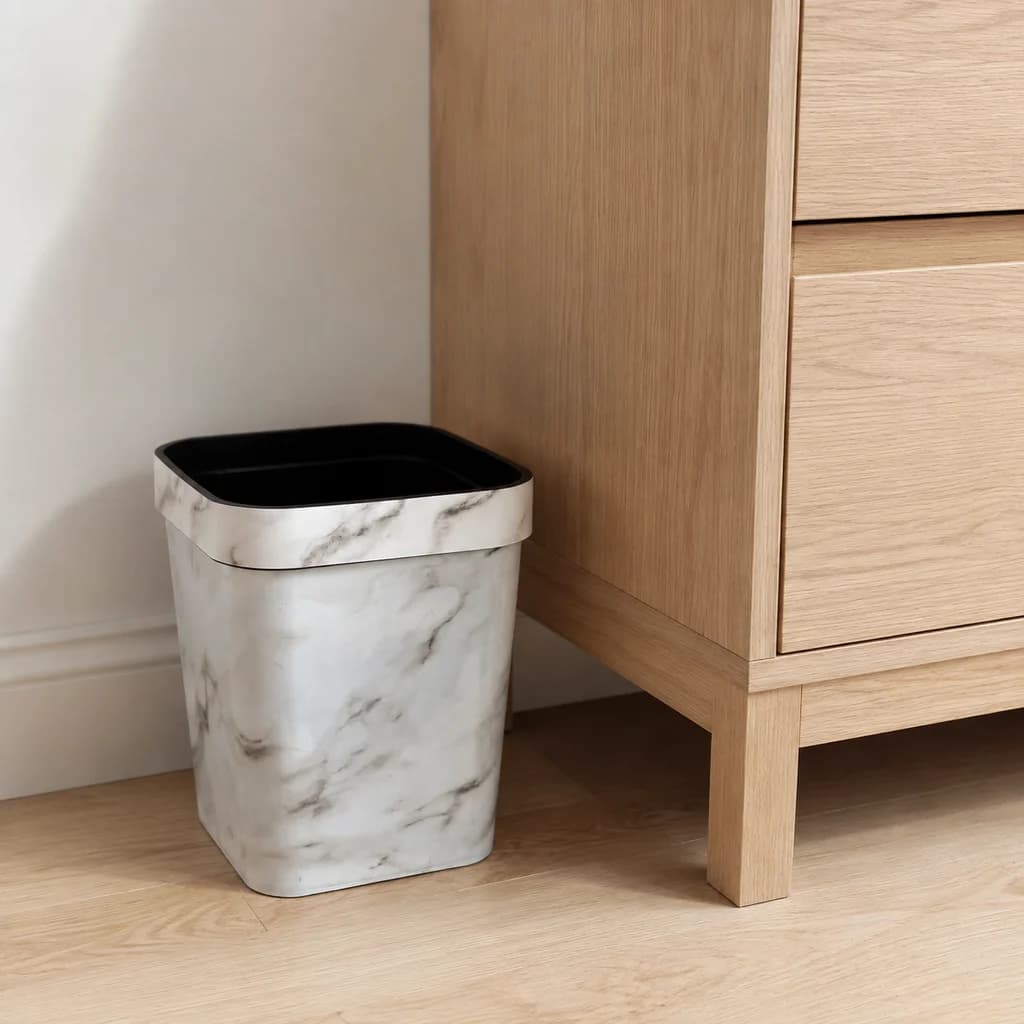 Apartment‑Friendly Square Trash Can 16L, Marble‑Look Waste Basket with Press‑Ring, White & Black Interior‑Exterior Design