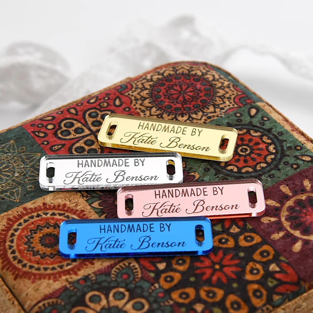 Etichette personalizzate in acrilico a specchio incise al laser 12,5x38mm MOQ 50 pezzi per fai da te, artigianato, decorazioni per abbigliamento e cappelli, logo personalizzato