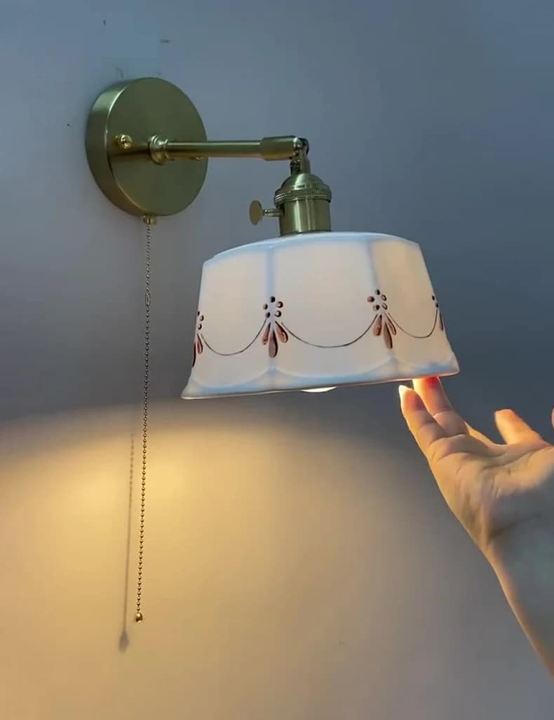 Lampada da parete retrò giapponese con interruttore a strappo lampada da comodino moderna e semplice per camera da letto applique da parete in vetro ottone americano in legno