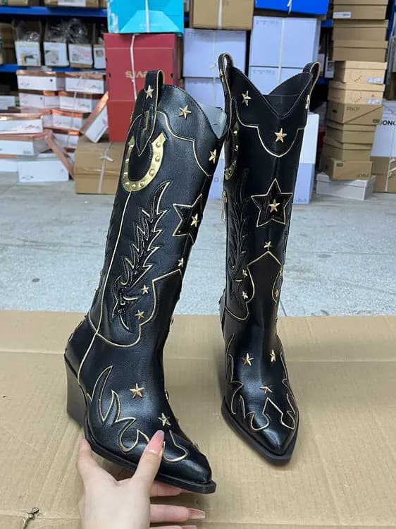 Stivali da Cowgirl alla Moda per Donne con Borchie a Stella, Colore Unico, Punta Affusolata, Stile Western per Giovani Donne