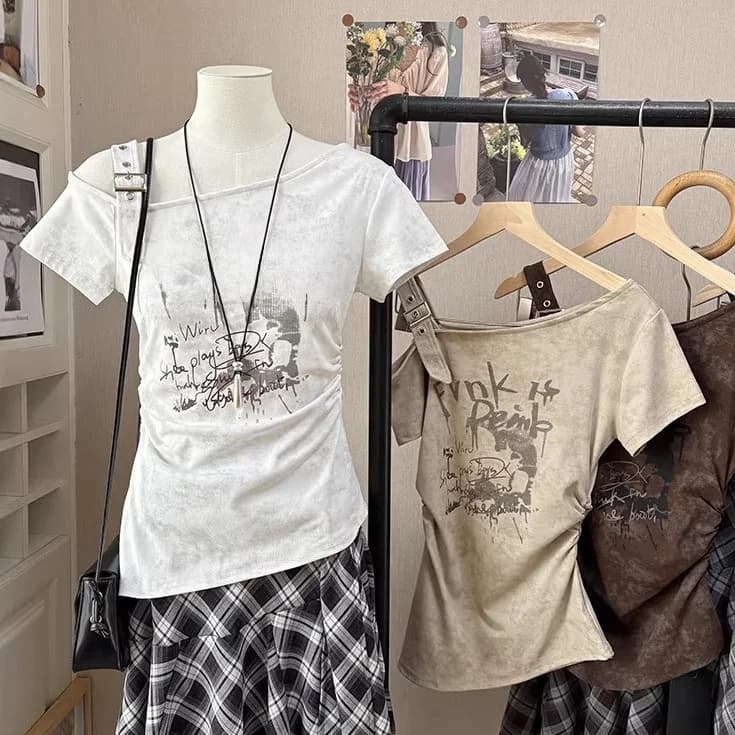 Retro American Hot Girl Print Asymmetrical Collar Bared Shoulder Short Sleeve T-Shirt Women Summer Design Sense Pleated Waist...