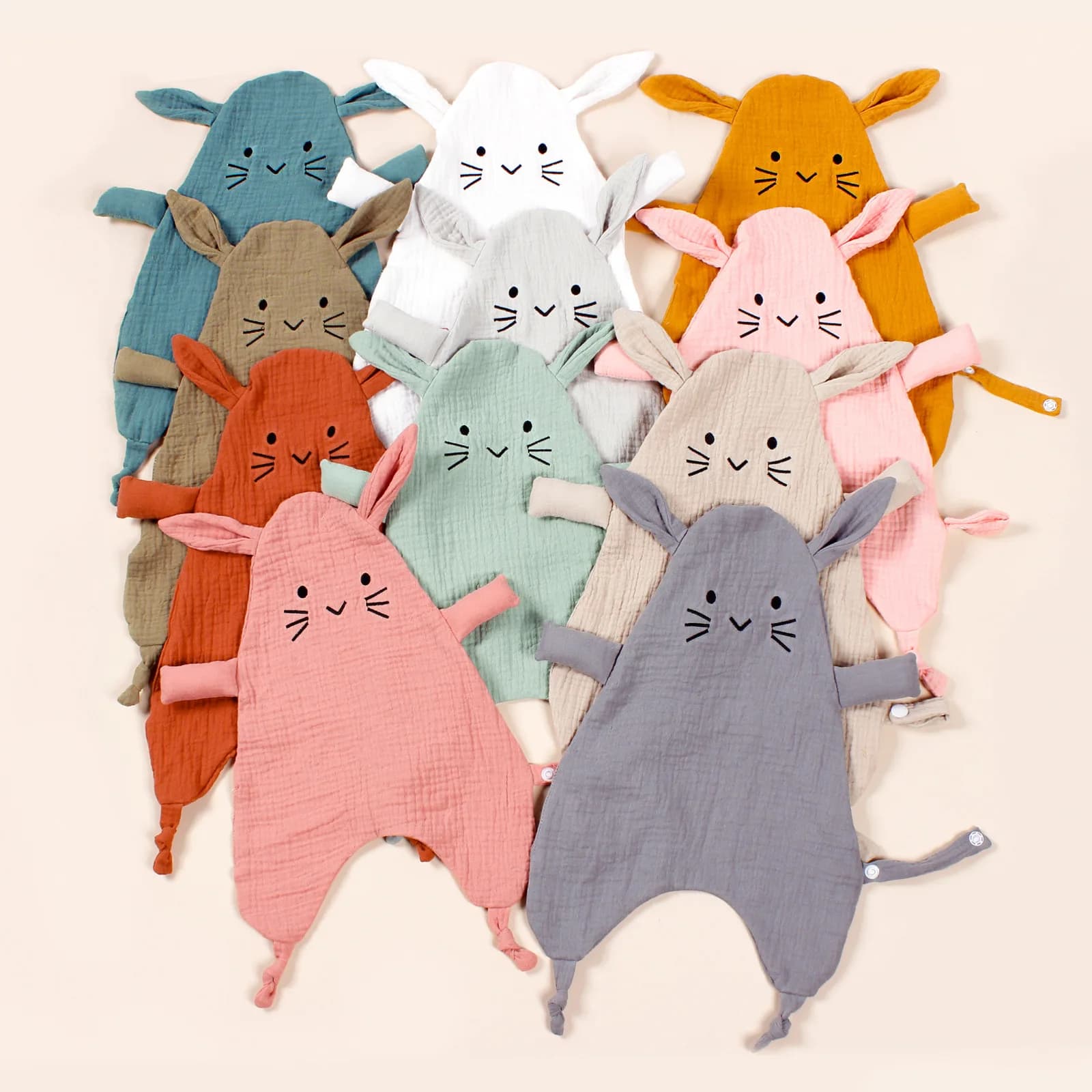 Nuovo Bambino Cotone Piumino Coperta Simpatici Gatti Neonato Bambole Dormire Orecchie di Coniglio Giocattolo Per Il Sonno Lenire Placare Asciugamano Bavaglini Asciugamano Saliva