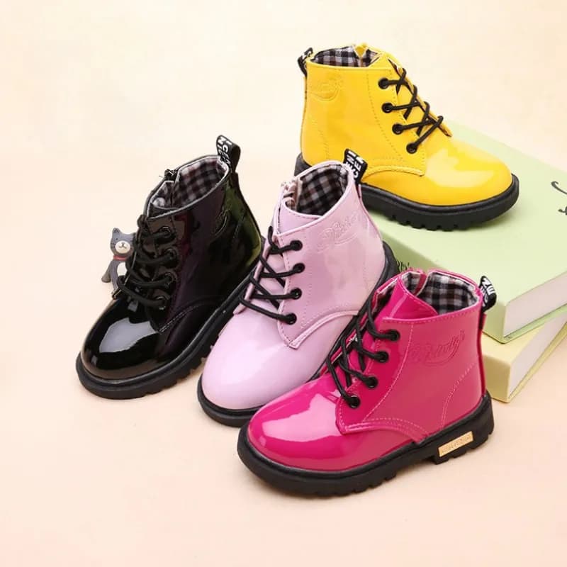 Scarpe alla caviglia per bambini in pelle PU marea impermeabile stivali di gomma per bambini ragazze ragazzi stivali moda antiscivolo primavera autunno 2024