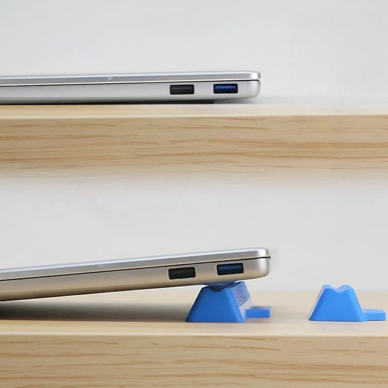 Supporto Universale per Laptop con Raffreddamento, Compatto e Portatile, Accessorio da Scrivania Rialzato, Base con Aumento di Altezza per Miglior Flusso d'Aria